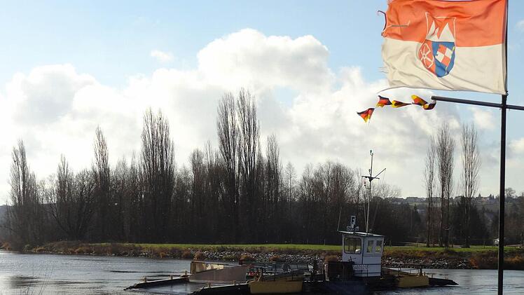 Viel frequentiert ist die Mainfähre zwischen Mainstockheim und Albertshofen. Vor allem durch die Touristen der beiden Wohnmobilstellplätze diesseits und jenseits des Maines.   Foto: Elli Stühler
