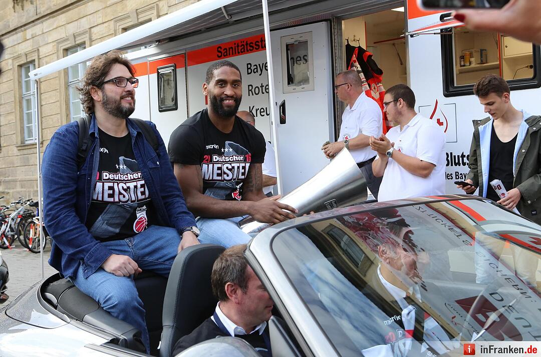 So feiern die Brose Baskets