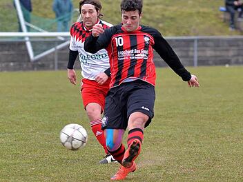 Die DJK-SC Oesdorf um Markus Uyar (vorn) hat am ersten Spieltag die Heimpartie gegen den 1. FC Burk abgesagt. Am Samstag geht es um 16 Uhr zum SC Adelsdorf.  Foto: Archiv