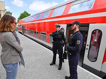 Der Bahnsteig sieht täuschend echt aus. Hier trainieren die Auszubildenden der Bundespolizei verschiedene Einsatzszenarien. Ronald Rinklef