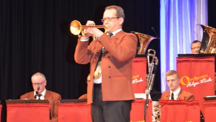 Orchesterleiter, Komponist und Solotrompeter Holger Mück hat mit seinem OHM die neue CD "Egerländer Blut" auf den Markt gebracht. Sie ist ab sofort erhältlich. Foto: Karl-Heinz Hofmann