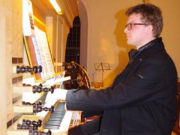 Der Organist Marcus Punzelt umrahmte die Musik-Vesper in Wilhelmsthal. Foto: Heike Schülein