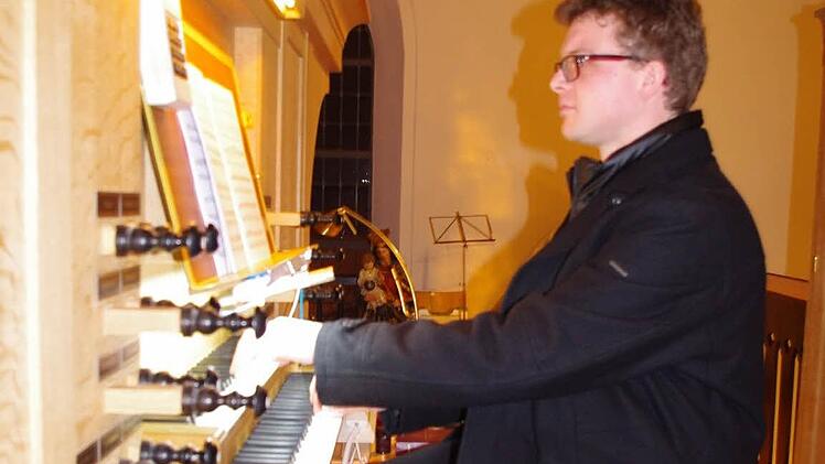 Der Organist Marcus Punzelt umrahmte die Musik-Vesper in Wilhelmsthal. Foto: Heike Schülein