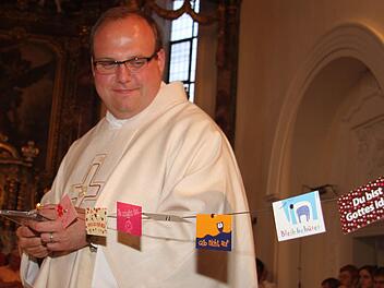 Neupriester Norbert Förster bekam viele gute Wünsche mit auf den Weg. Fotos: Sonja Adam