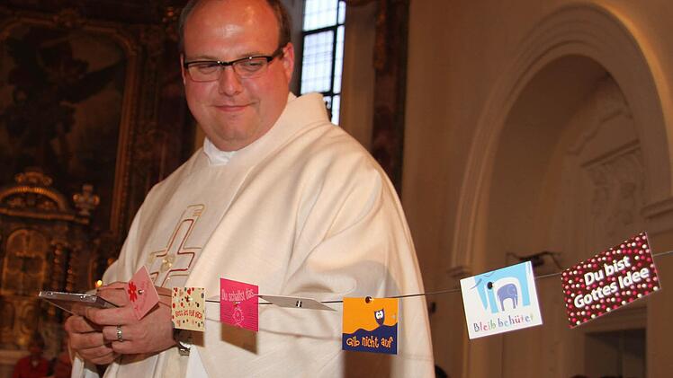 Neupriester Norbert Förster bekam viele gute Wünsche mit auf den Weg. Fotos: Sonja Adam