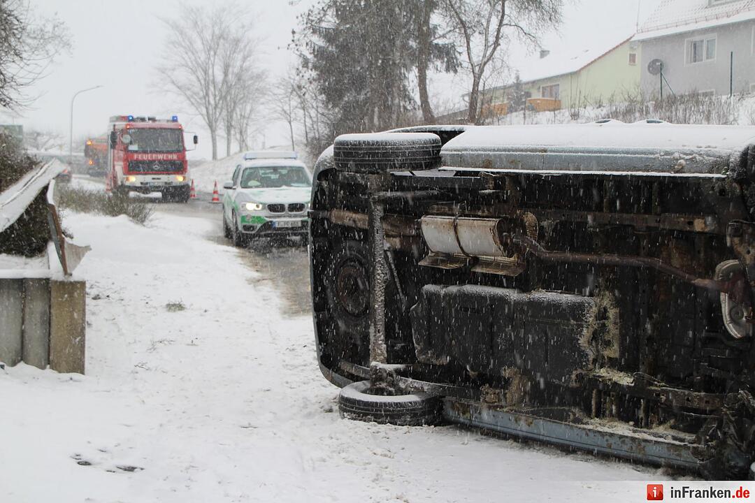 Auto überschlägt sich in Eschenbach i.d. Oberpfalz