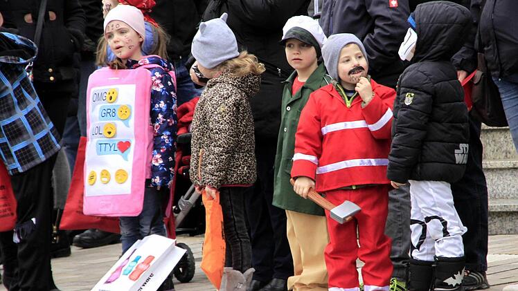 Impressionen vom Faschingsumzug der Weisendorfer Blummazupfer. Foto: Richard Sänger