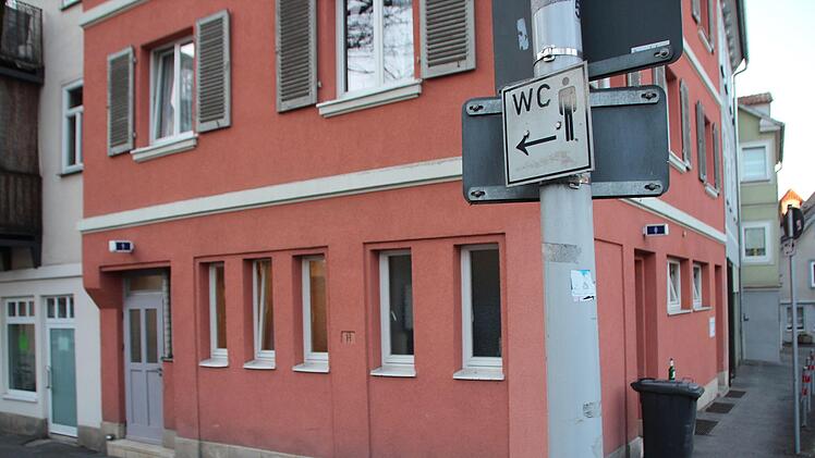 Seit Anfang des Jahres gibt es - zum Teil mehrmals in der Woche - wüste Randale in den öffentlichen Toiletten am Gemüsemarkt.