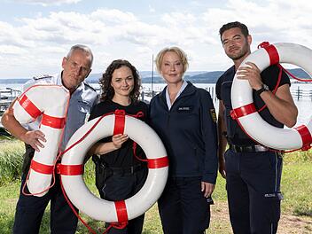 Die ARD feiert 100 Folgen "WaPo Bodensee". Das Ermittlerteam besteht aktuell aus Paul Schott (Tim wilde, von links), Julia Demmler (Wendy G&uuml;ntensperger), Nele Fehrenbach (Floriane Daniel) und Jakob Frings (Max K&ouml;nig).