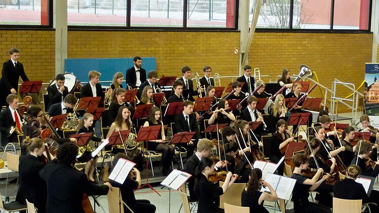 Unter der Leitung von Till Fabian Weser gastierte das Jugendsymphonieorchester Oberfranken erstmals in Bad Rodach.Foto: Jochen Berger