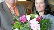 Bürgermeister Amon verabschiedet sich von Schulleiterin Andrea Koch.  Foto: Heidi Amon