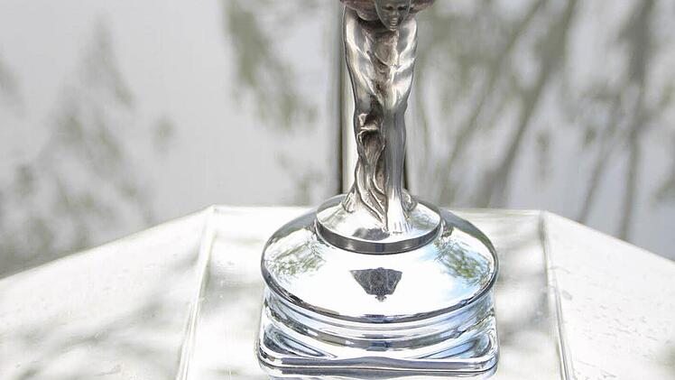 Elegante Kühlerfigur von der Insel Foto: Borsz