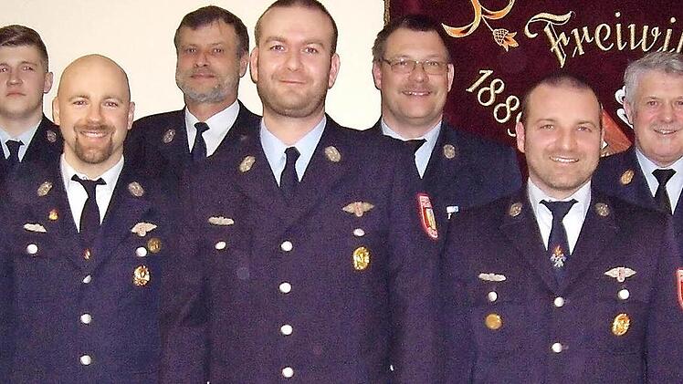 Ehrungen und Beförderungen anlässlich der Hauptversammlung im Gemeinschaftsraum der "Johannisklause"  Foto: Doris Weidner