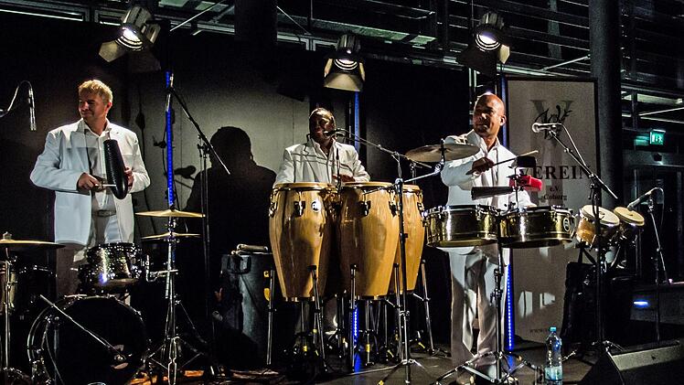 Klazz Brothers & Cuba Percussion: Impressionen vom begeistert gefeierten Coburg-Auftritt.Foto: Jochen Berger