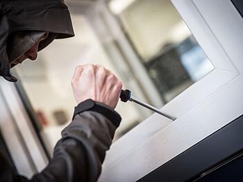 Mehr als 1000 Euro Schaden bei Einbruch auf Coburger Baustelle: Kasten Bier geklaut