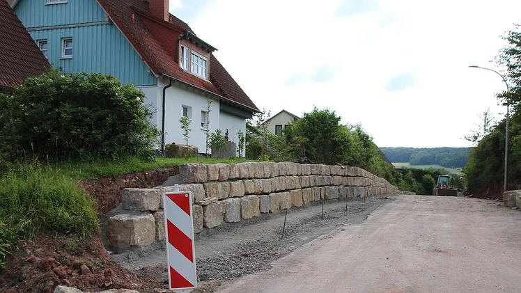 Über dieses Grundstück sind viele Reichenbacher früher zum Friedhof gelaufen. Das geht nun nicht mehr. Foto: Thomas Malz