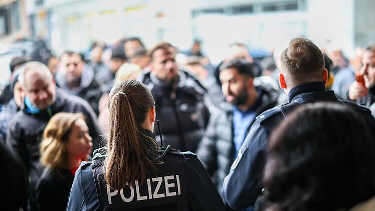 Nach Bankeinbruch - Tresorraum mit Bohrer aufgebrochen