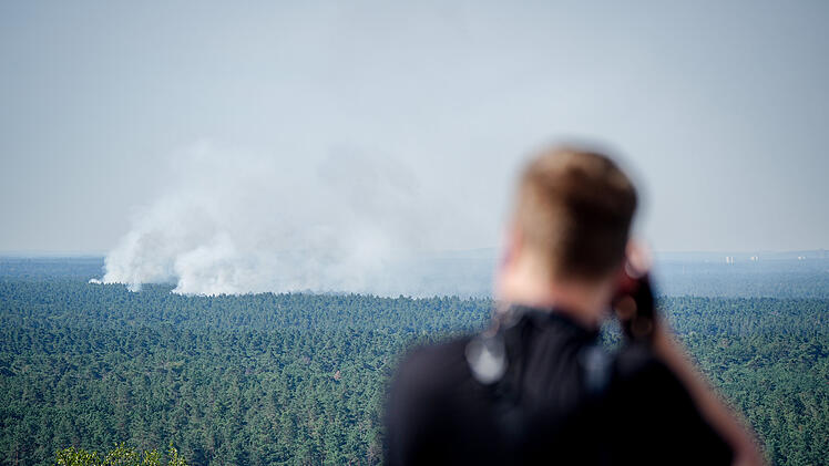 Brand im Berliner Grunewald nach Explosion am Donnerstag (4. August 2022)