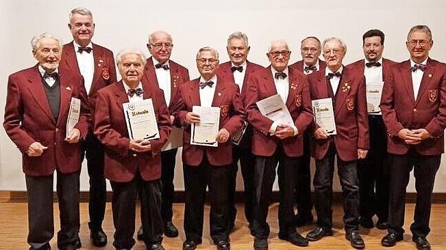 Geballte Sängerpower beim MGV: Die Geehrten freuen sich über ihre Auszeichnungen.