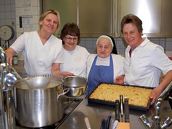 Das starke Küchenteam mit (von links): Küchenchefin Margarete Höh, Elvira Hümmer, Schwester Arnolda und Cäcilia Wagner. Fotos: Andreas Welz