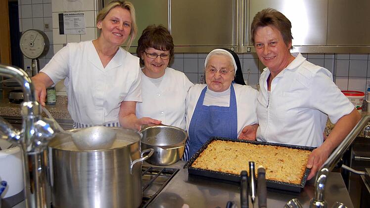 Das starke Küchenteam mit (von links): Küchenchefin Margarete Höh, Elvira Hümmer, Schwester Arnolda und Cäcilia Wagner. Fotos: Andreas Welz