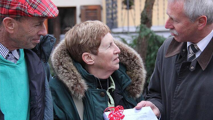 Yair und Bracha Kochba mit Bürgermeister Stross (vorn von links).