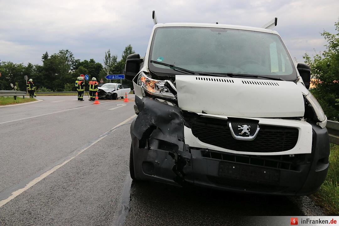 Unfall an der Anschlussstelle Hirschaid: Zwei Verletzte