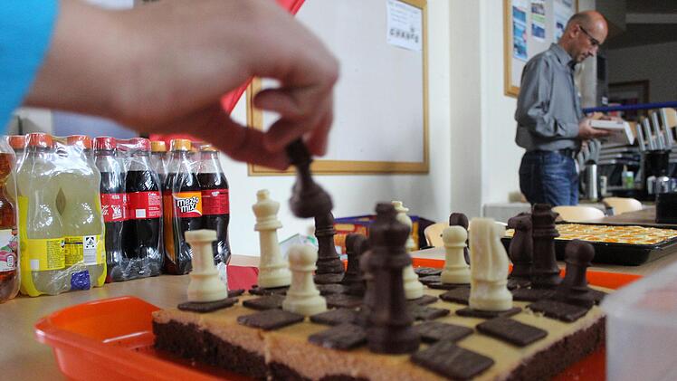 Für das leibliche Wohl der Simultanspieler war mitunter kunstvoll gesorgt. Zumindest in der Kuchenabteilung. Foto: Markus Häggberg