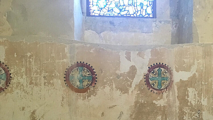 Bis heute haben sich Wandmalereien in der Kapelle erhalten.