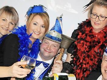 Sie feierten den Auftakt zum Fasching (von links) Madlen Groll, Daniela Klinke, Horst Amon, Gabriele Böhmer und Günther Walter.