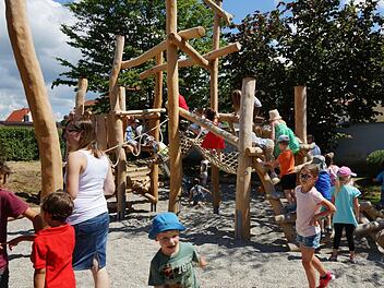 Nach dem offiziellen Teil gab es für die Kinder kein Halten mehr. Foto: Johannes Michel