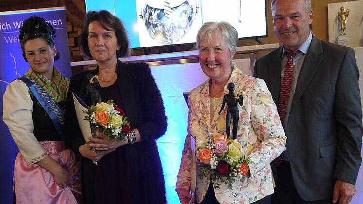 Experimentelle Puppenkunst: Sylvia Wanke und Silvia Baukloh (Deutschland). Foto: Berthold Köhler