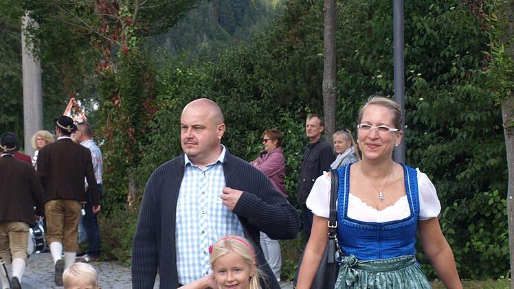 Die ganze Familie geht zum Fest. Foto: Susanne Deuerling