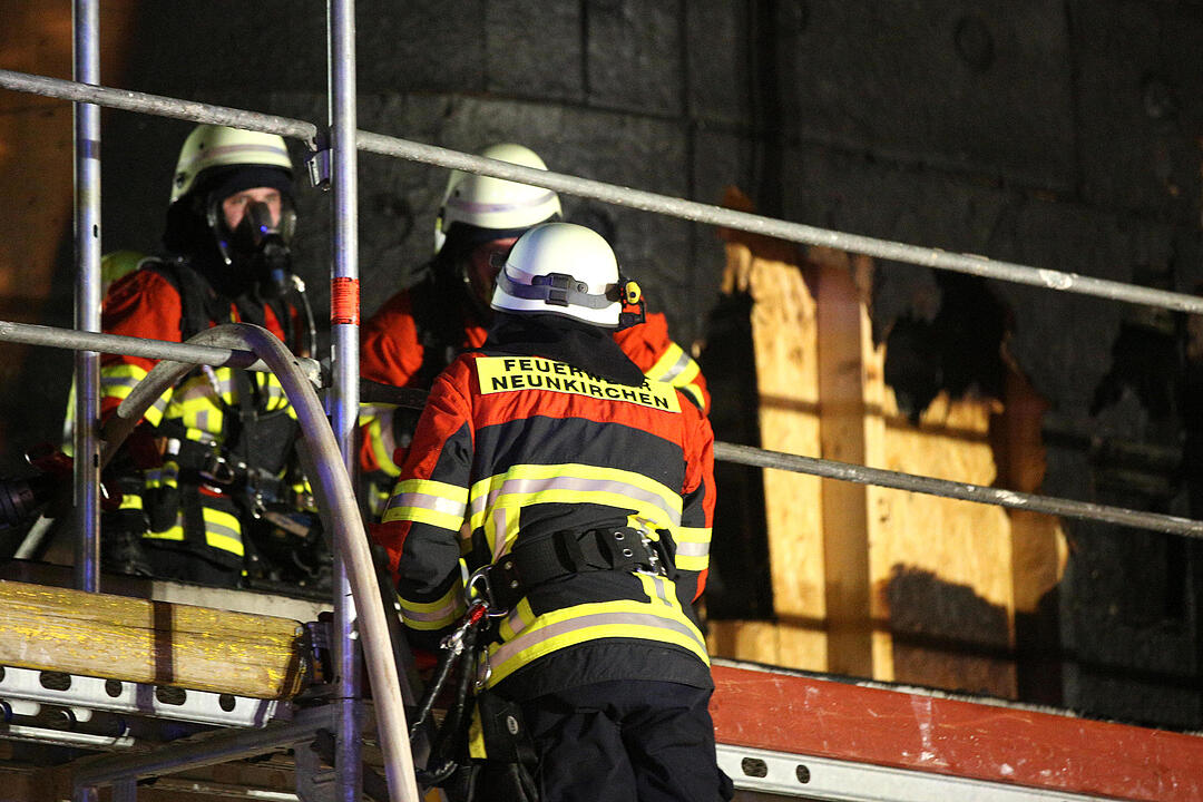 Im Bau befindliches Blockheizkraftwerk fängt Feuer