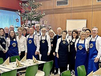 Das Charity-Weihnachtsessen des Lions Clubs Bad Kissingen, in Zusammenarbeit mit der Tafel Bad Kissingen, war wieder ein Gewinn f&uuml;r rund 80 G&auml;ste, aber auch f&uuml;r die vielen Helferinnen und Helfer.