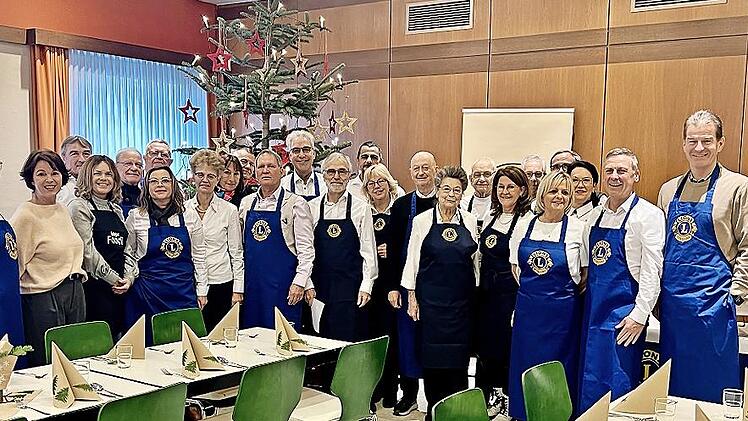 Das Charity-Weihnachtsessen des Lions Clubs Bad Kissingen, in Zusammenarbeit mit der Tafel Bad Kissingen, war wieder ein Gewinn f&uuml;r rund 80 G&auml;ste, aber auch f&uuml;r die vielen Helferinnen und Helfer.
