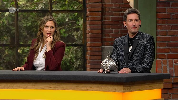 Das letzte Gebot: 1.600. Deal f&uuml;r Sarah Schreiber (links, mit Fabian Kahl).