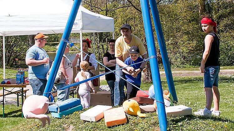 Großes Abschlussfest für Neustadt und seine Kinder: das Piratenfest im Freitzeitpark lockte am Sonntag unzählige Familien an. Foto: Albert Höchstädter