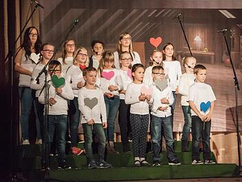 Begeistert bei der Sache: die Kinder unter der Leitung von Sarah Szarek Foto: Mathias Erlwein