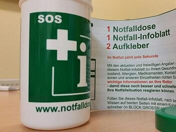 So sieht die Notfalldose aus, über die der Arzt Michael Deistler am Dienstag in Weisendorf informiert. Foto: privat