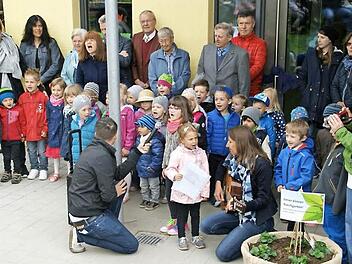 Mit fröhlichem Gesang begleiteten die Kirchaicher Kindergartenkinder den Pfingstgottesdienst zur Einweihung ihrer neuen Kindertagesstätte.