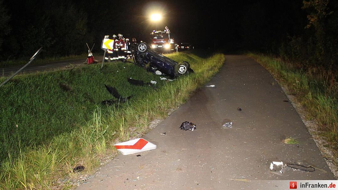 Pkw landet nach Überschlag auf Dach - Insassen kamen mit leichten Verletzungen davon