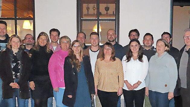 Die neu gew&auml;hlten Vorstandsmitglieder der Freiwilligen Feuerwehr Schwarzenbach freuen sich auf die k&uuml;nftigen Aufgaben, die in ihrer Amtszeit anfallen werden.