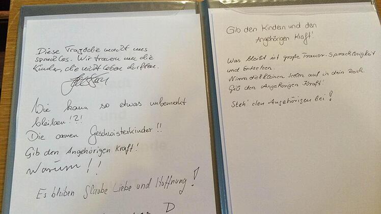 Am Sonntag finden sich im Trauerbuch schon einige Einträge.