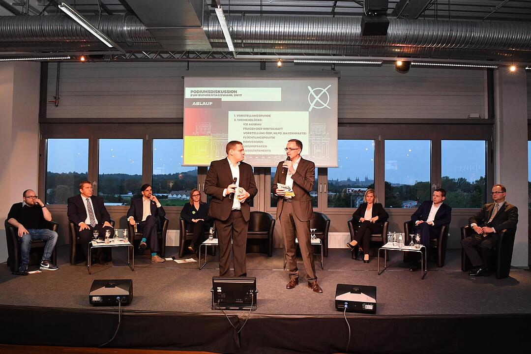 Podiumsdiskussion zur Bundestagswahl in der Brose Arena in Bamberg