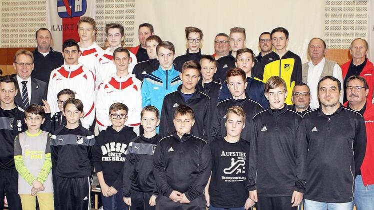 Auch Tischtennis- und Fußballmannschaften konnten schöne Erfolge erzielen.