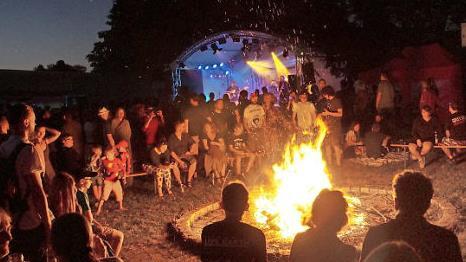Westernstimmung am Lagerfeuer Foto: Joseph Beck