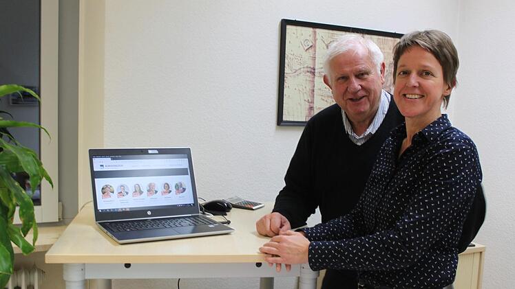 Spitzenkandidatin Sigrid Reinfelder und der stellvertretende Landrat Johann Pfister wollen mit einer starken Bürgerblock-Liste wieder in den nächsten Kreistag einziehen. Foto: Hans Kurz