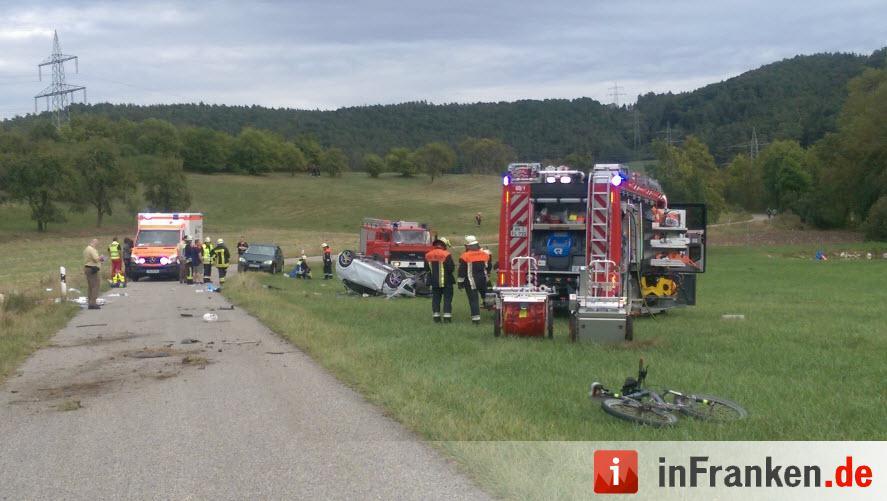 Pkw landet bei Kemmathen auf dem Dach