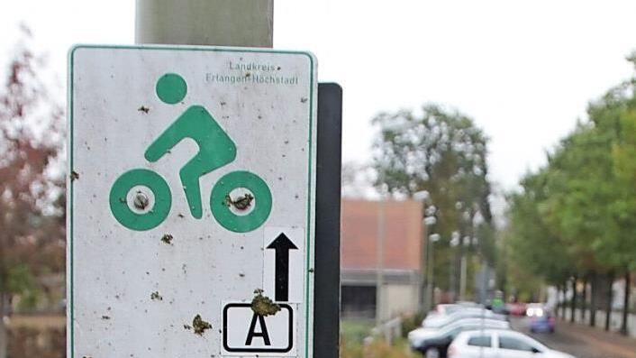 Die Radler in Höchstadt warten schon lange auf den Radweg nach Weisendorf.  Foto: Andreas Dorsch (Archiv)